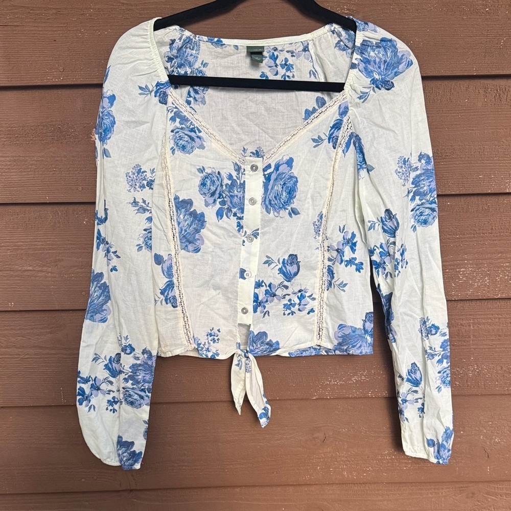 Wild Fable blue floral cropped peasant top size small